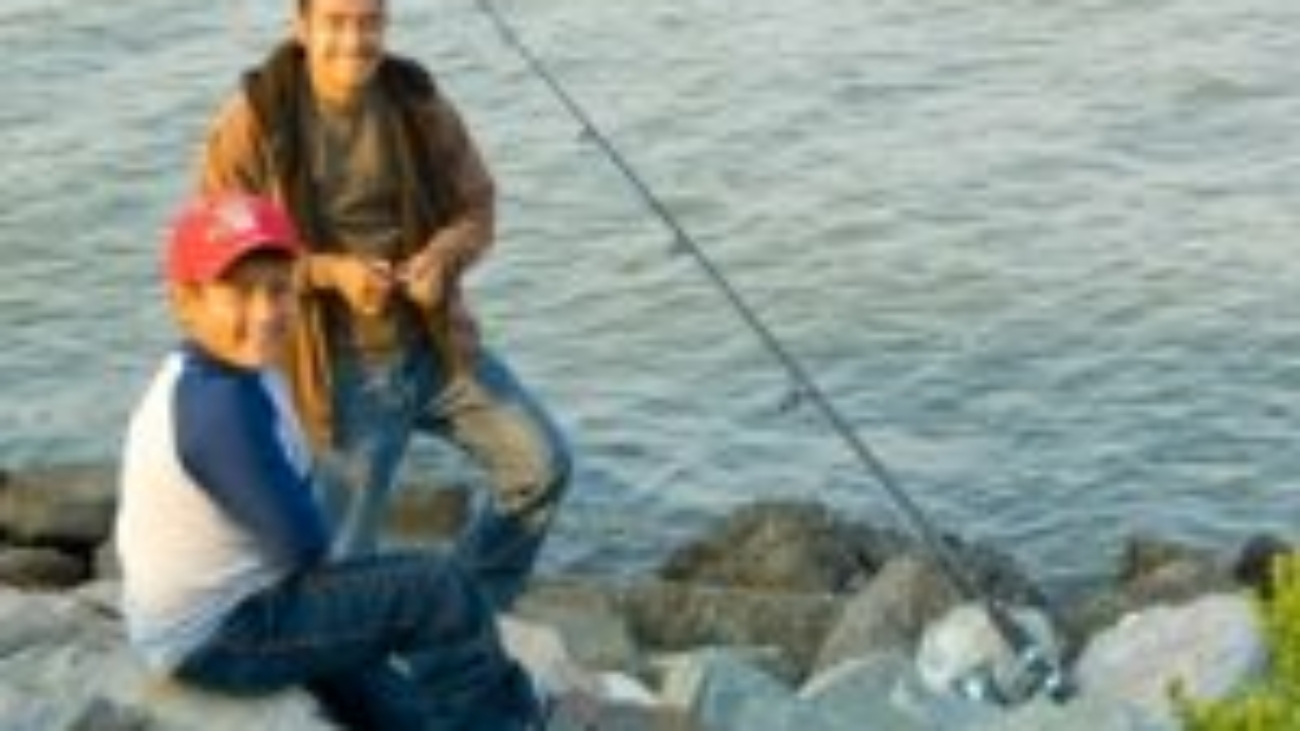 76LatinoBoysFishing